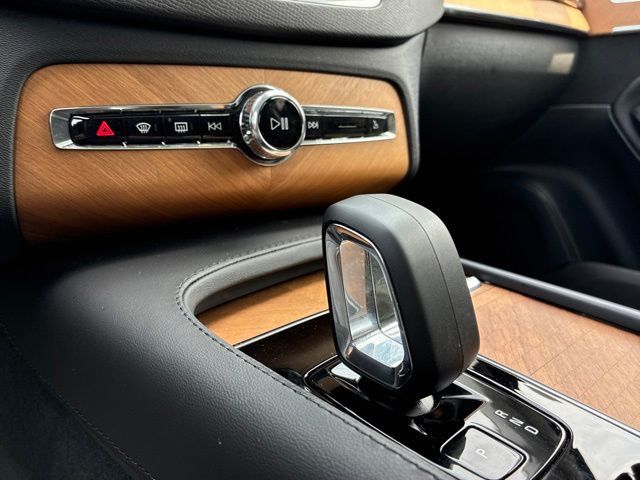 2025 Volvo XC90 B6 AWD Plus 7-Seater - 23034002 - 31