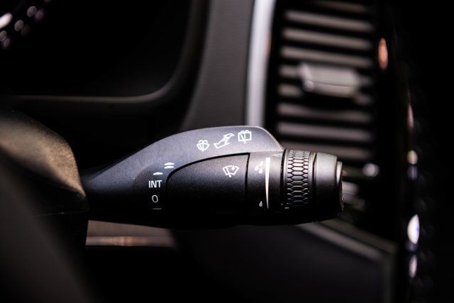 2025 Volvo XC90 MSRP$73985/B6-Ultra/2ndRowCaptainsLoungePkg/HeadsUpDisplay - 23070839 - 17