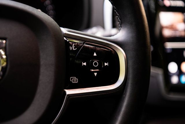 2025 Volvo XC90 MSRP$73985/B6-Ultra/2ndRowCaptainsLoungePkg/HeadsUpDisplay - 23070839 - 19