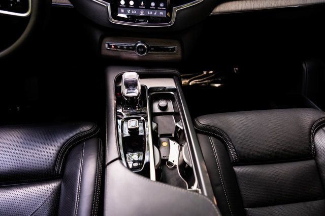 2025 Volvo XC90 MSRP$73985/B6-Ultra/2ndRowCaptainsLoungePkg/HeadsUpDisplay - 23070839 - 28