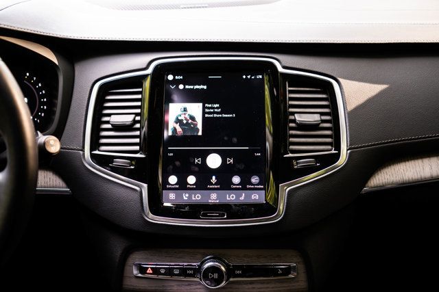 2025 Volvo XC90 MSRP$73985/B6-Ultra/2ndRowCaptainsLoungePkg/HeadsUpDisplay - 23070839 - 30