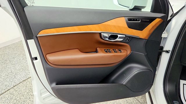 2025 Volvo XC90 Plug-In Hybrid T8 AWD Plus 7-Seater w/ 21'' Wheels & harman/kardon Audio - 23085058 - 10