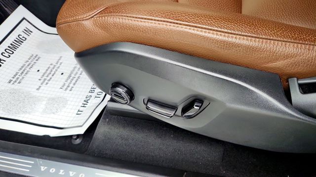 2025 Volvo XC90 Plug-In Hybrid T8 AWD Plus 7-Seater w/ 21'' Wheels & harman/kardon Audio - 23085058 - 11