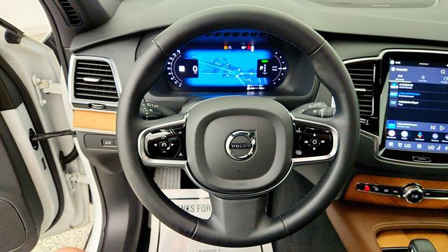 2025 Volvo XC90 Plug-In Hybrid T8 AWD Plus 7-Seater w/ 21'' Wheels & harman/kardon Audio - 23085058 - 13