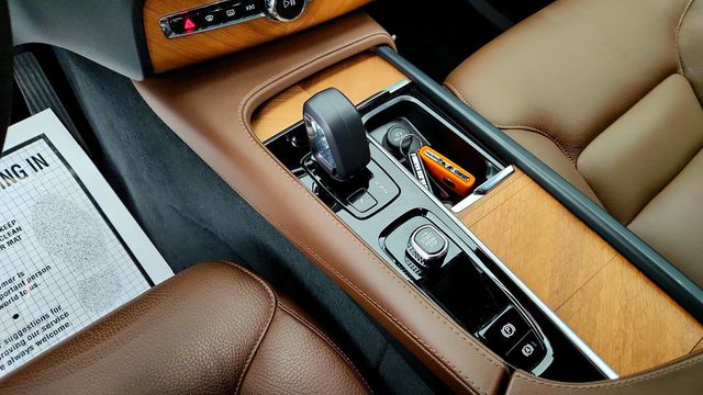 2025 Volvo XC90 Plug-In Hybrid T8 AWD Plus 7-Seater w/ 21'' Wheels & harman/kardon Audio - 23085058 - 16
