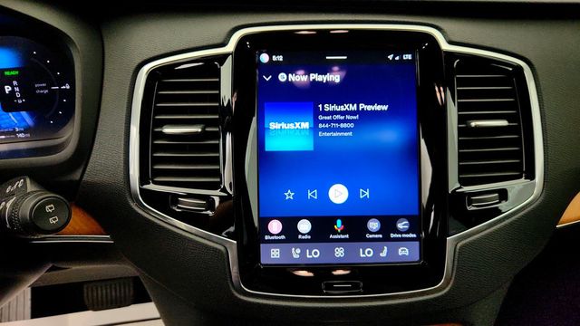 2025 Volvo XC90 Plug-In Hybrid T8 AWD Plus 7-Seater w/ 21'' Wheels & harman/kardon Audio - 23085058 - 17