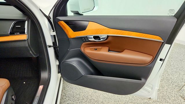 2025 Volvo XC90 Plug-In Hybrid T8 AWD Plus 7-Seater w/ 21'' Wheels & harman/kardon Audio - 23085058 - 25