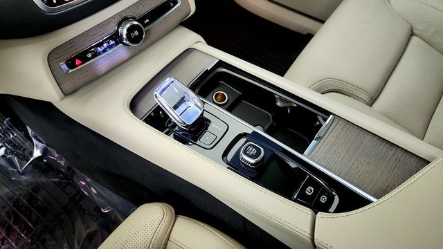 2025 Volvo XC90 Plug-In Hybrid T8 AWD Ultra 6-Seater - 23082884 - 17