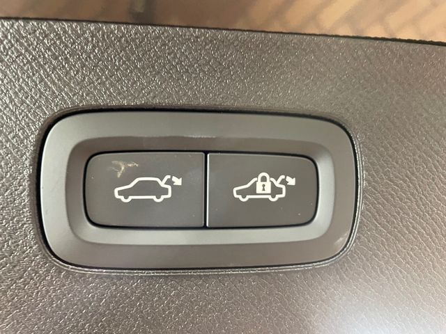 2025 Volvo XC90 Plug-In Hybrid T8 AWD Ultra 7-Seater - 23092993 - 12