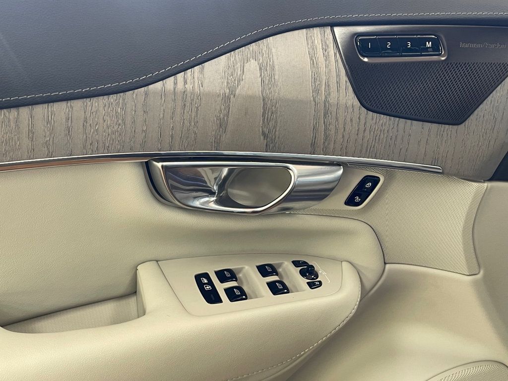 2025 Volvo XC90 Plug-In Hybrid T8 AWD Ultra 7-Seater - 23092993 - 16
