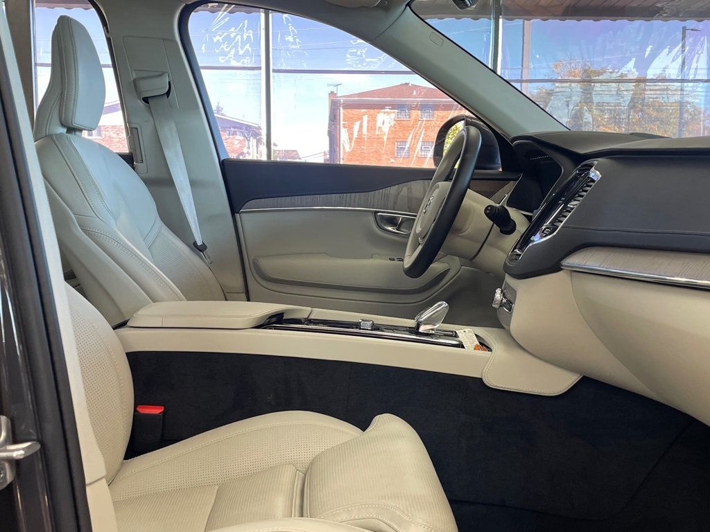 2025 Volvo XC90 Plug-In Hybrid T8 AWD Ultra 7-Seater - 23092993 - 22