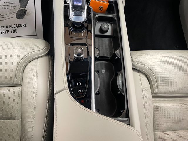 2025 Volvo XC90 Plug-In Hybrid T8 AWD Ultra 7-Seater - 23092993 - 28