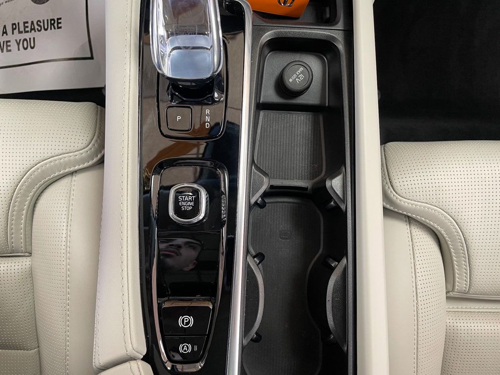 2025 Volvo XC90 Plug-In Hybrid T8 AWD Ultra 7-Seater - 23092993 - 30