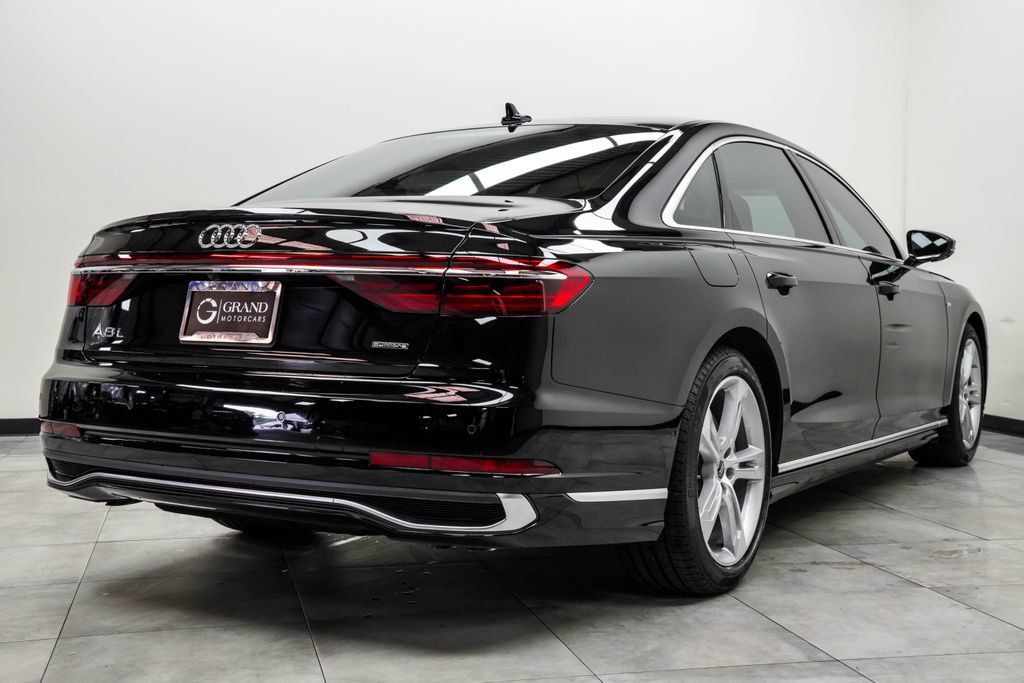 Audi A8 L photo 12