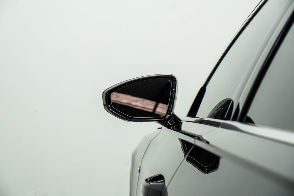 Audi A8 L photo 14