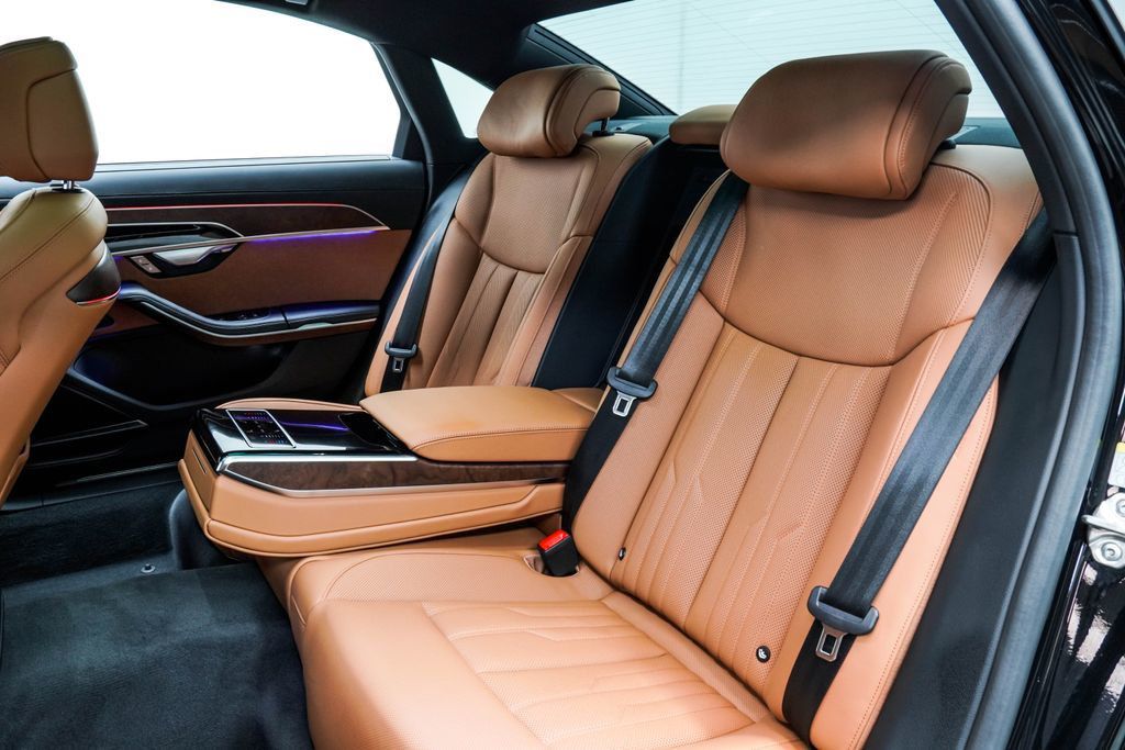 Audi A8 L photo 17