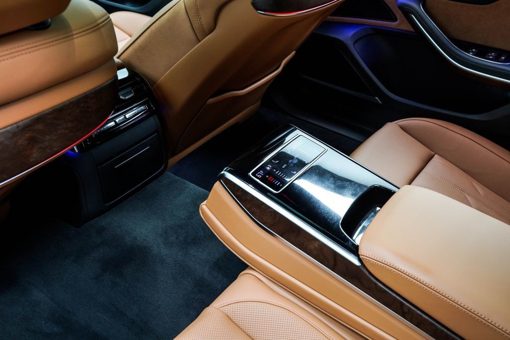Audi A8 L photo 25