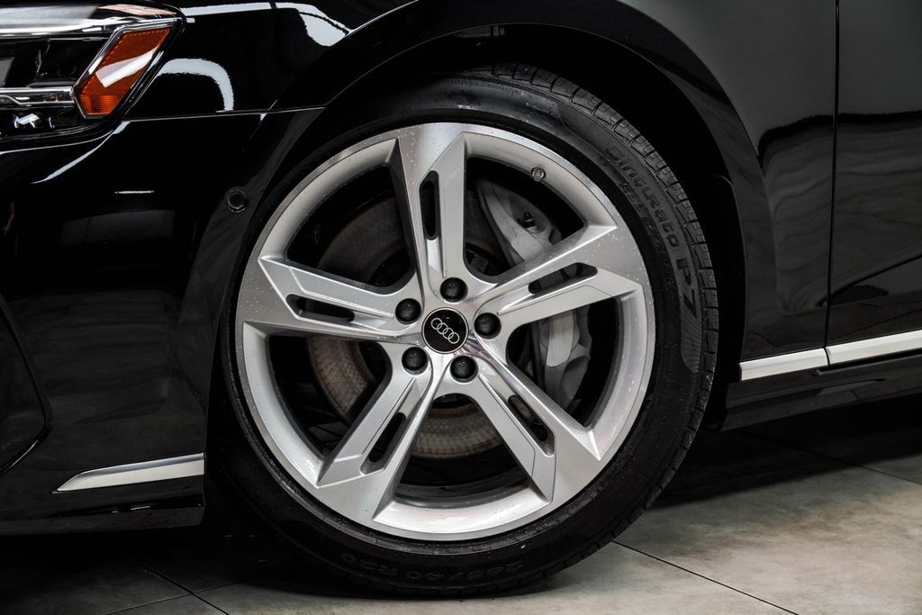 Audi A8 L photo 4