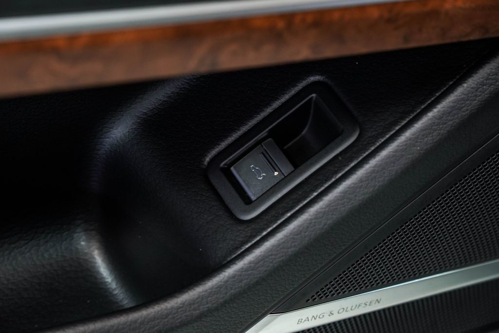 Audi A8 L photo 45