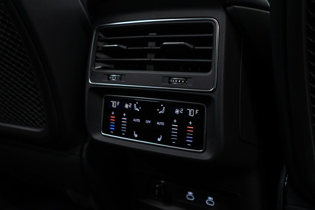 Audi Q8 photo 15