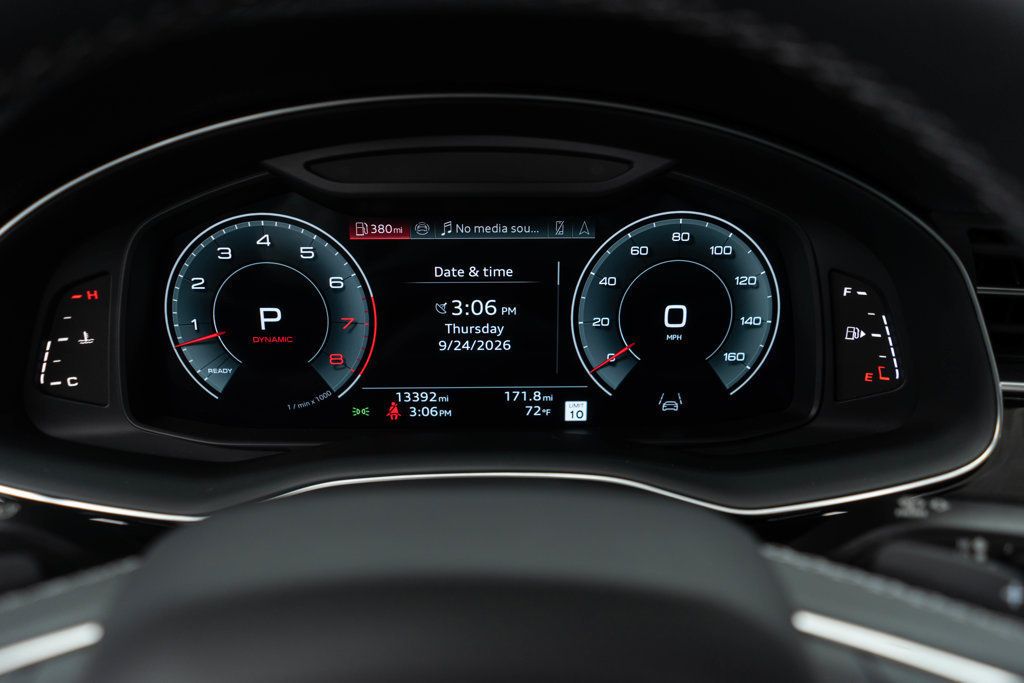 Audi Q8 photo 22