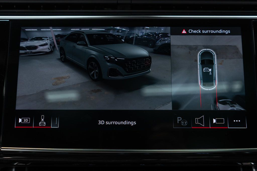 Audi Q8 photo 29
