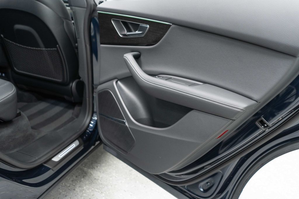 Audi Q8 photo 36