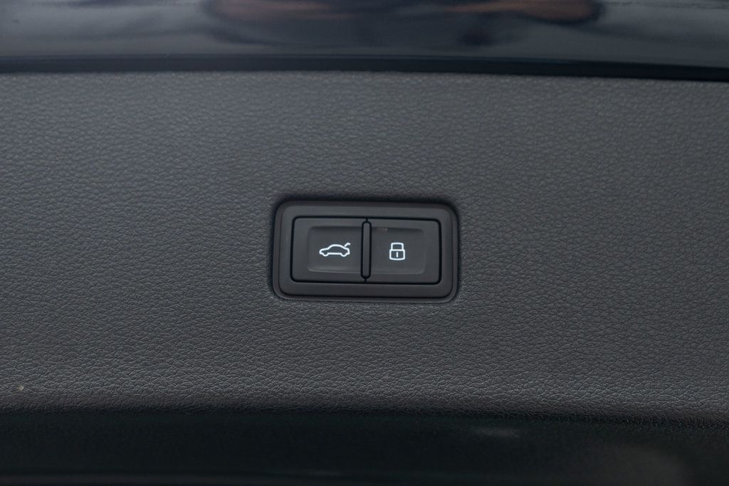 Audi Q8 photo 41
