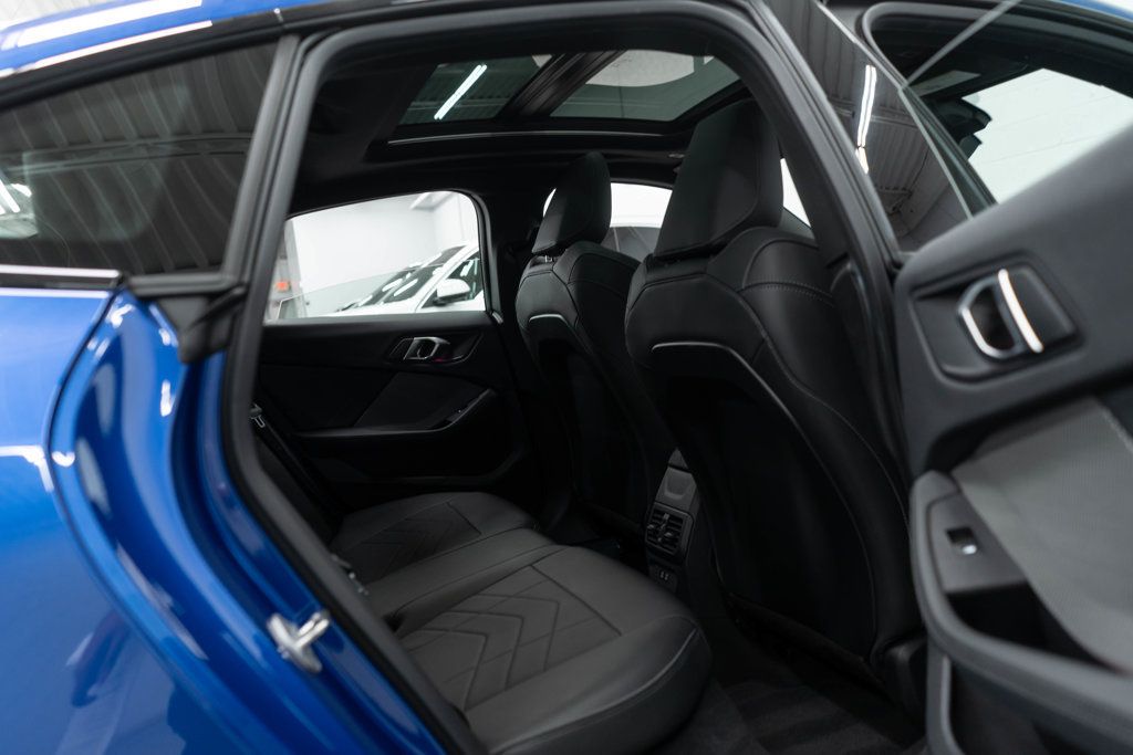 BMW 2 Series photo 12