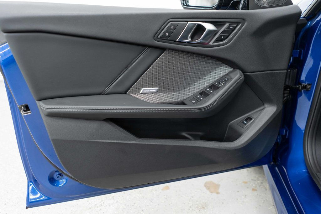 BMW 2 Series photo 14