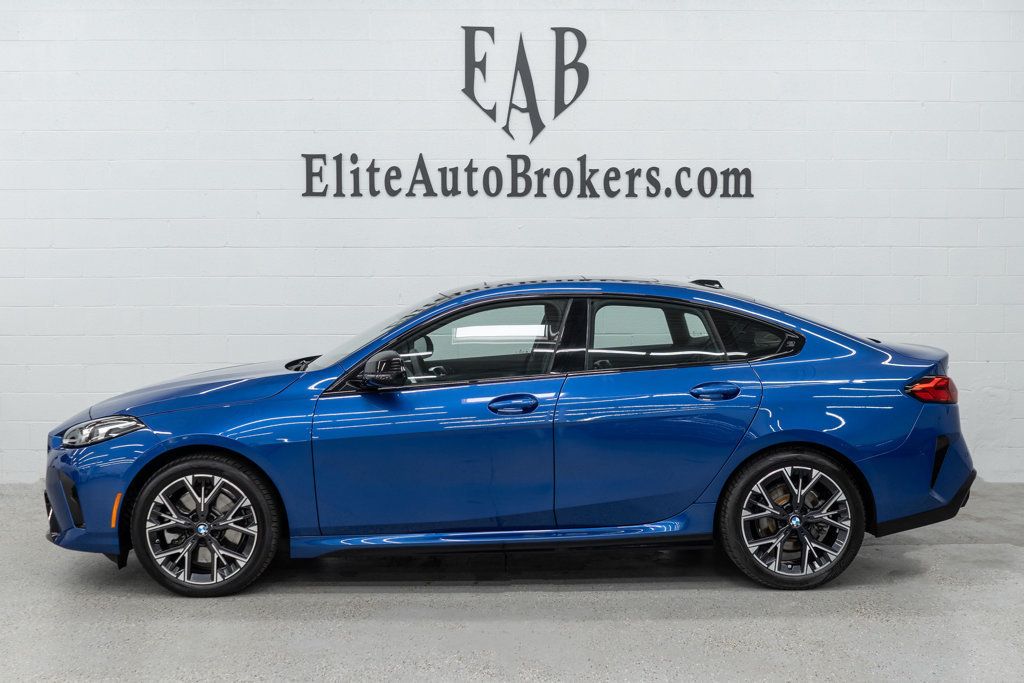 BMW 2 Series photo 2
