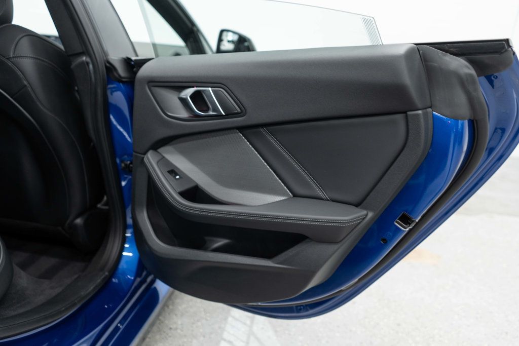 BMW 2 Series photo 27