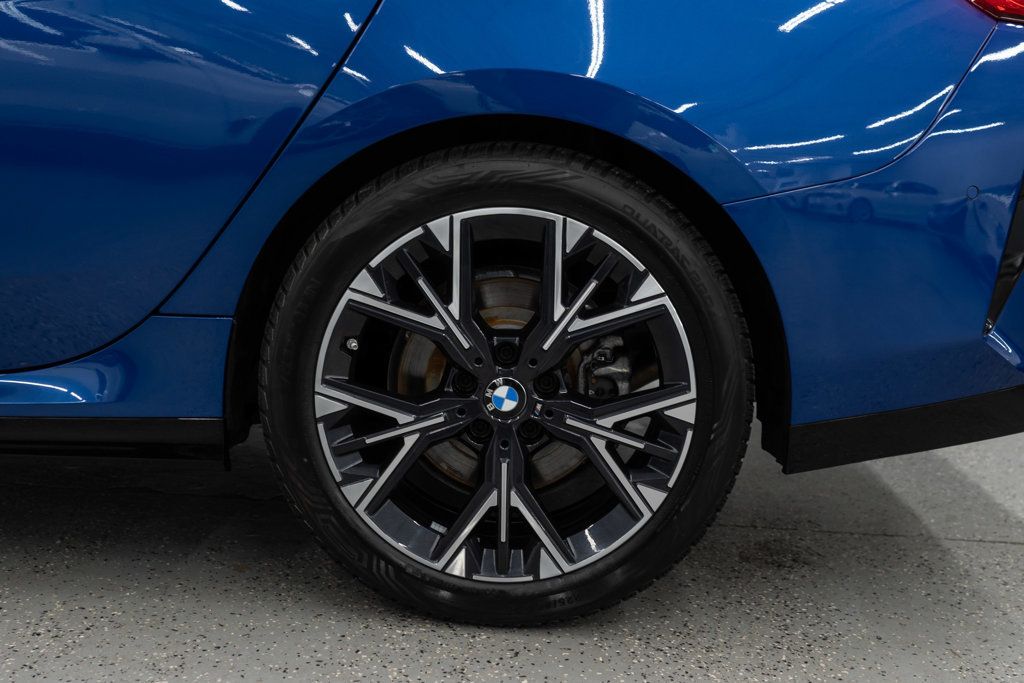 BMW 2 Series photo 32