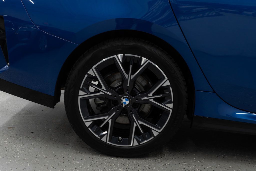 BMW 2 Series photo 33