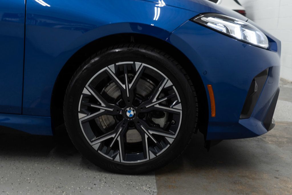 BMW 2 Series photo 34