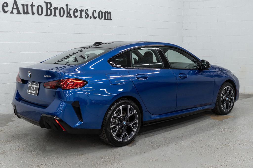 BMW 2 Series photo 35