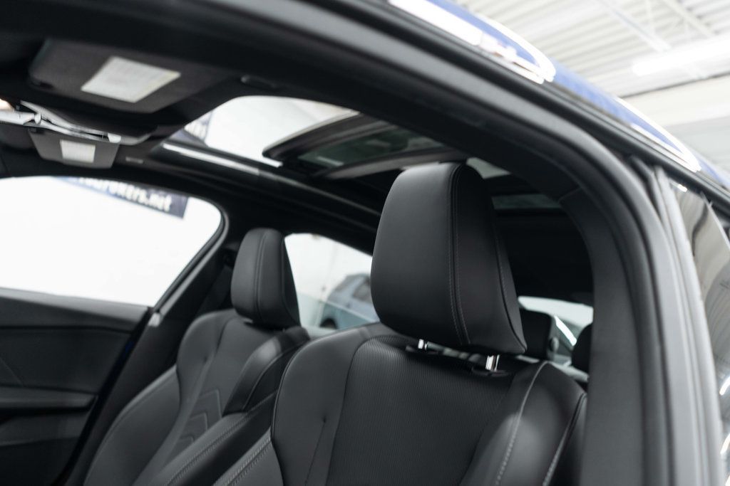 BMW 2 Series photo 8