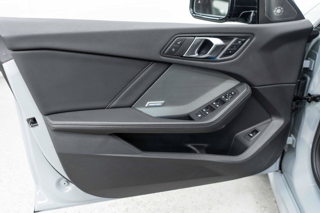 BMW 2 Series photo 15
