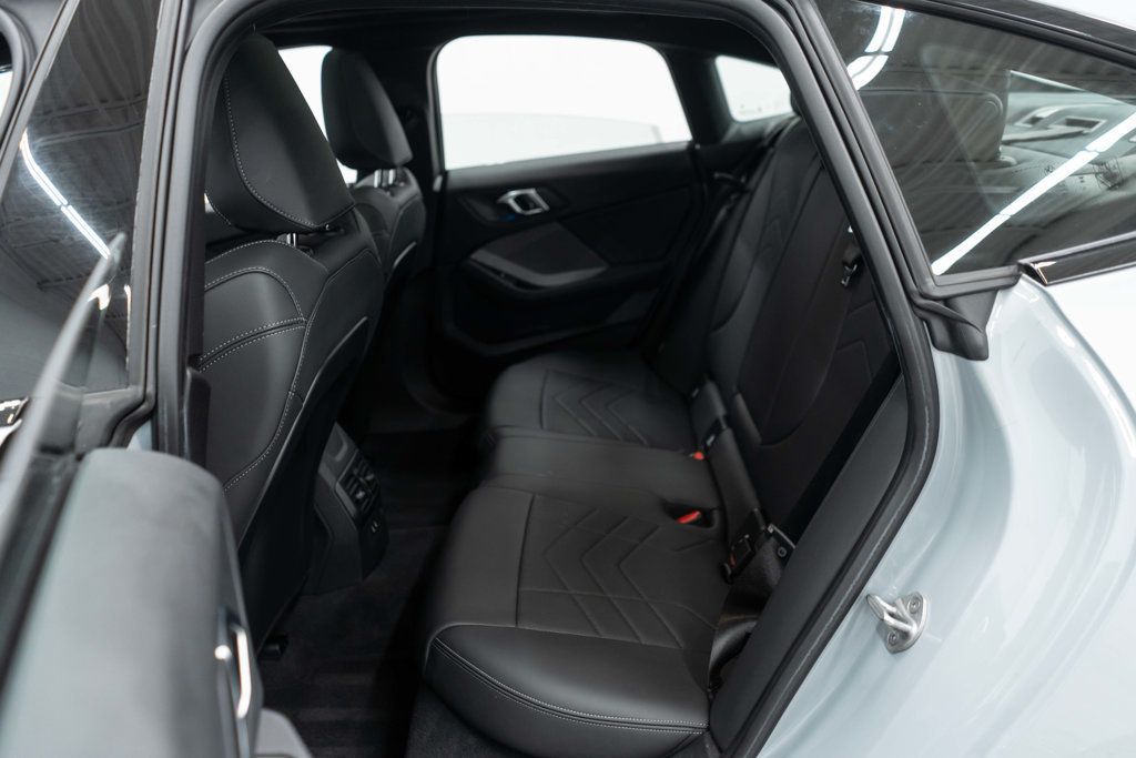 BMW 2 Series photo 30