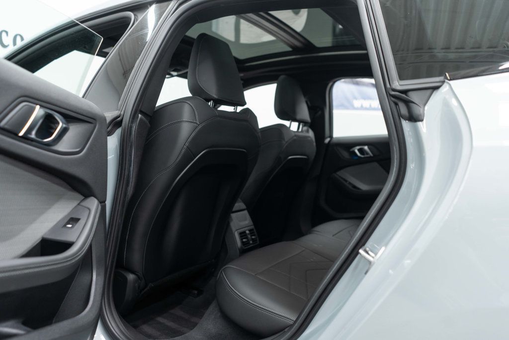 BMW 2 Series photo 31