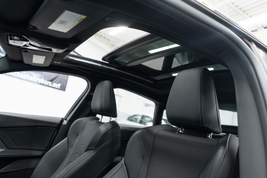 BMW 2 Series photo 8
