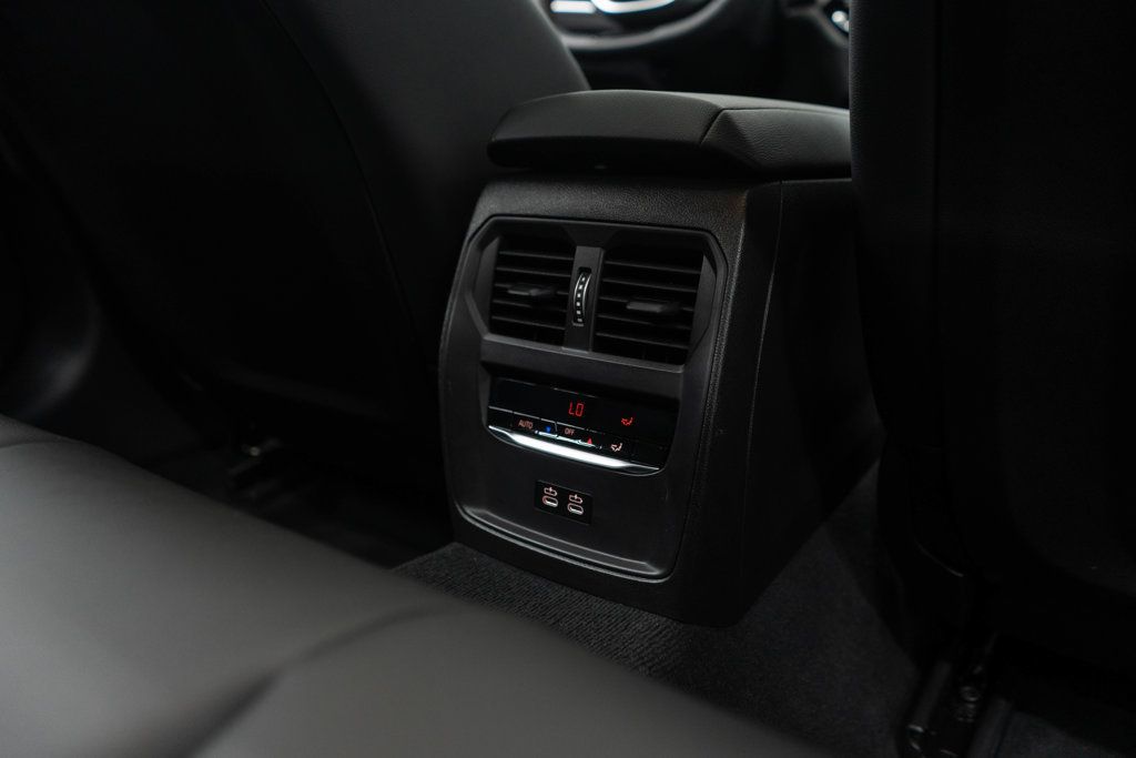 BMW 3 Series photo 14