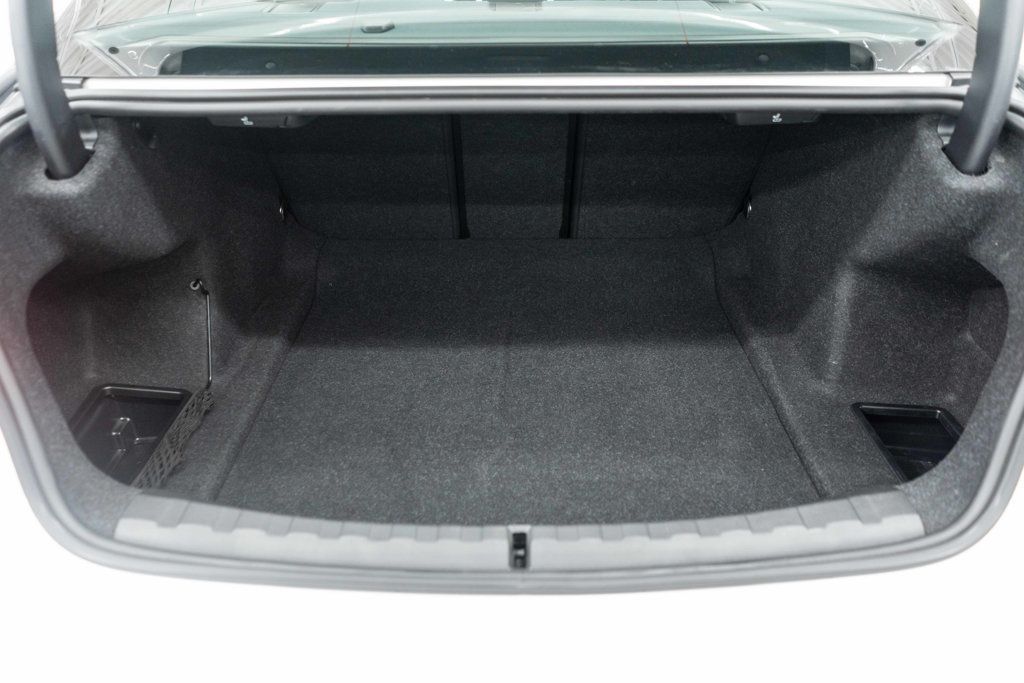 BMW 3 Series photo 33