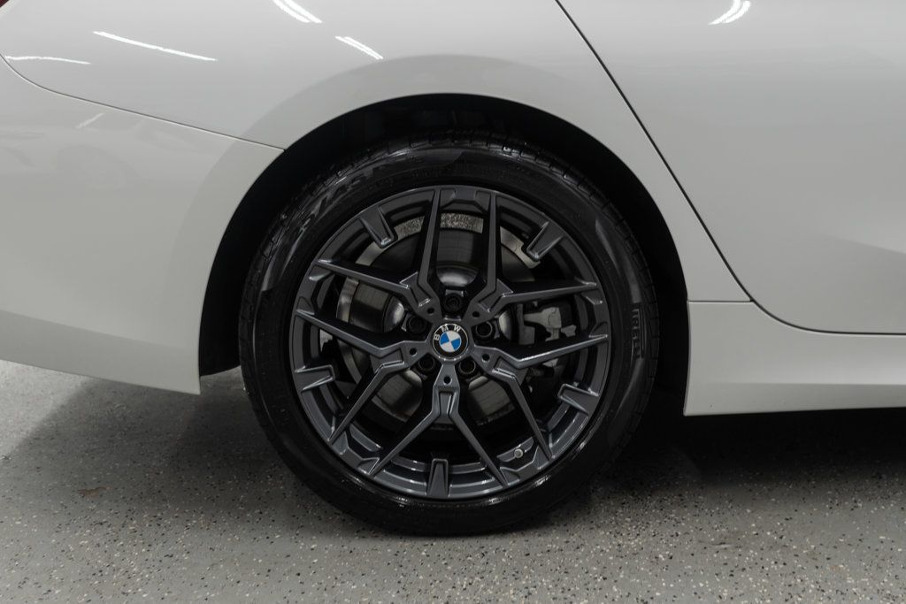 BMW 3 Series photo 37