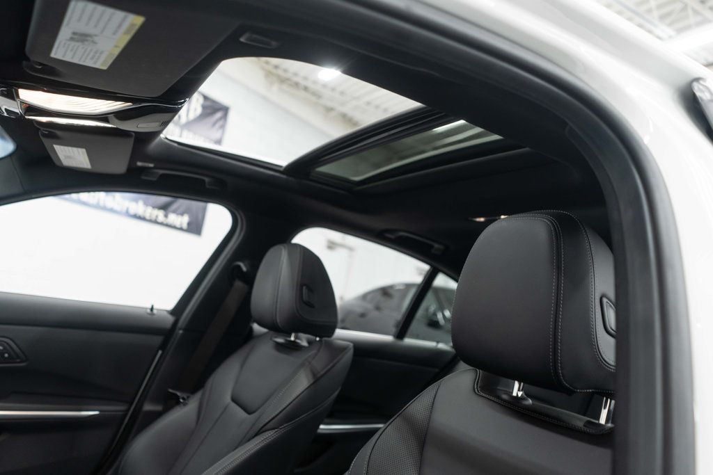 BMW 3 Series photo 11