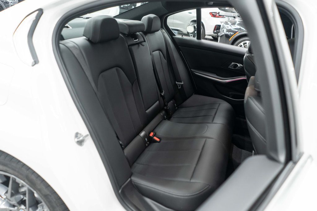 BMW 3 Series photo 13