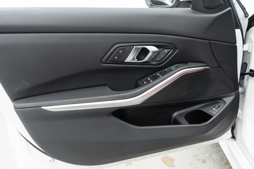 BMW 3 Series photo 16