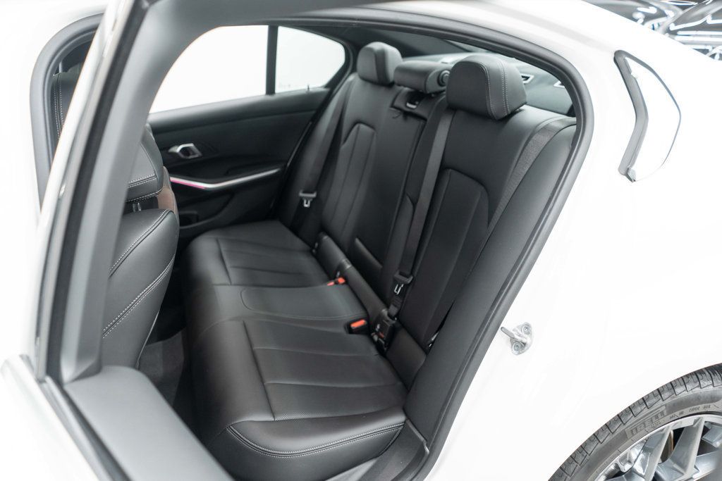 BMW 3 Series photo 31