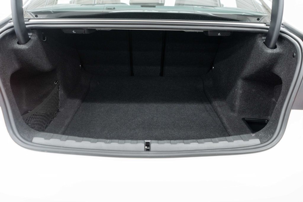 BMW 3 Series photo 32