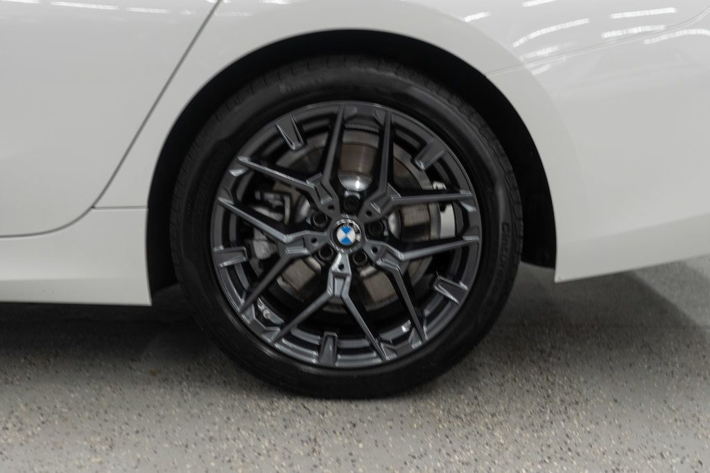 BMW 3 Series photo 35